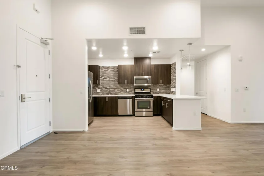 124 W Colorado Street #101 photo 6