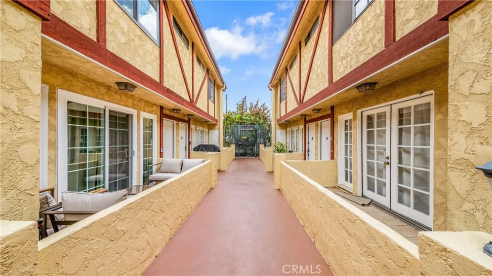 7422 Hazeltine photo 32