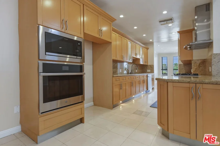 4443 Ventura Canyon Avenue #304 photo 20