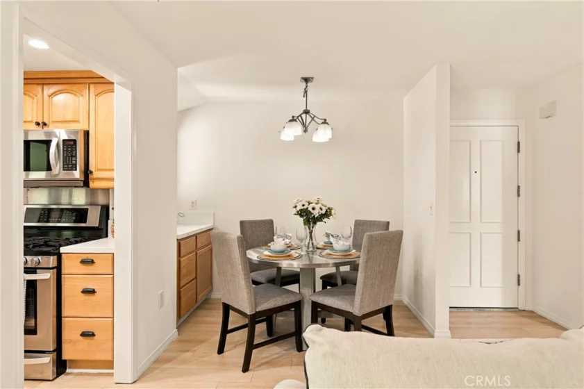 6716 Clybourn photo 11