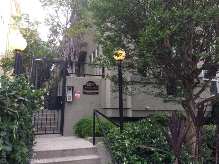 13250 Moorpark Street #2 photo 1