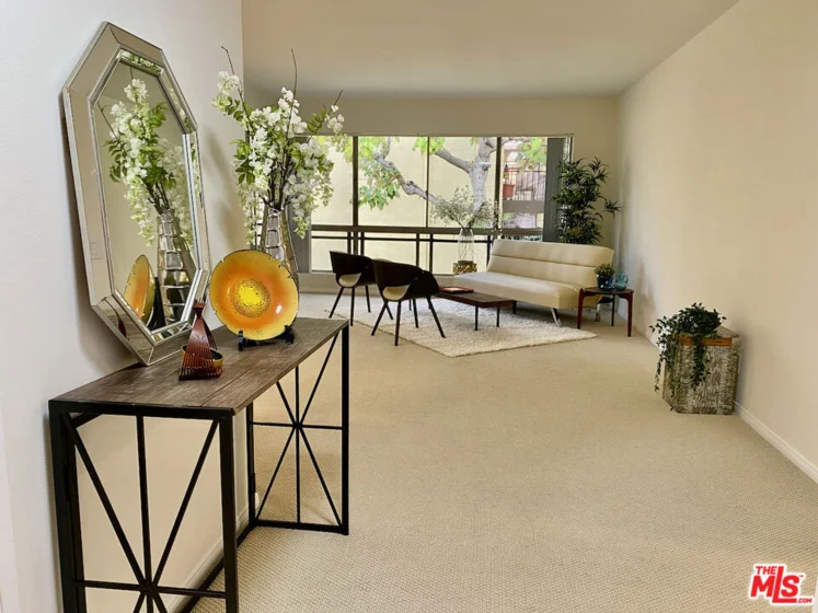 6275 Canterbury Drive #302 photo 1