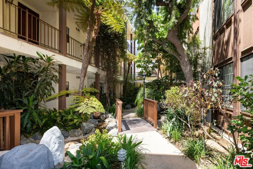11939 Gorham Avenue #204 photo 29