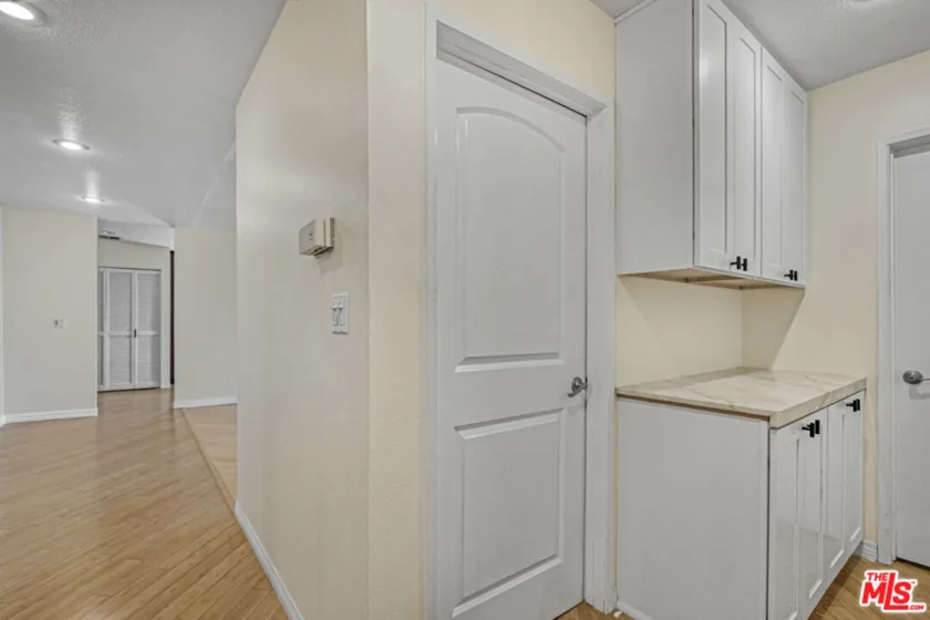 13331 Moorpark Street #233 photo 14