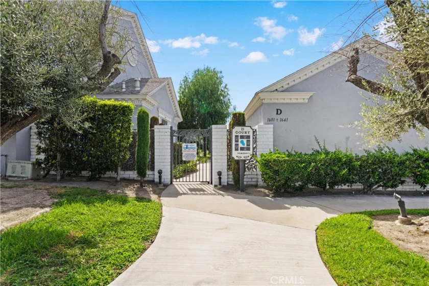 1611 S Pomona #D13 photo 41