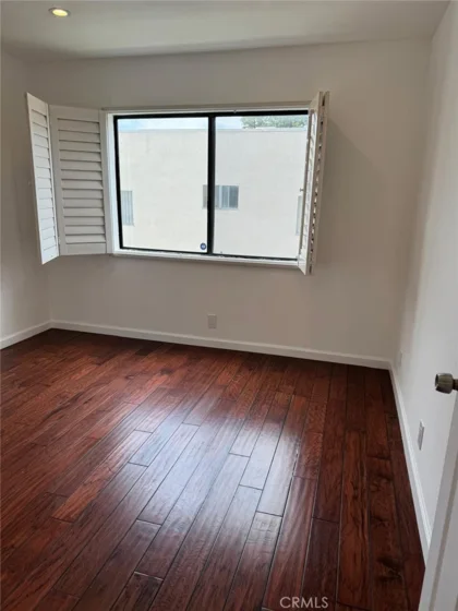 17800 Burbank #204 photo 13