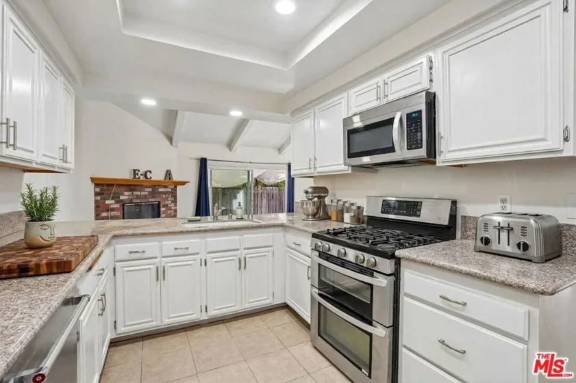 18424 Keswick Street #12 photo 5