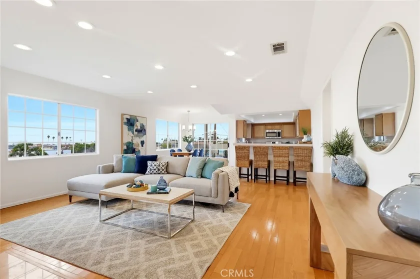 1073 W 9th Street #202 photo 8