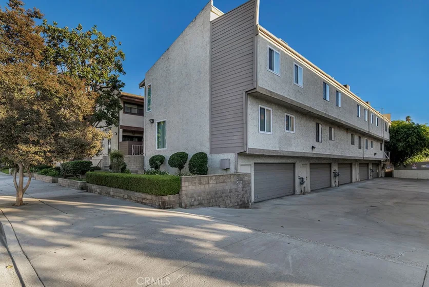 7240 Shirley #102 photo 1