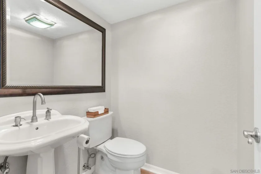 835 E Avenue #B photo 17