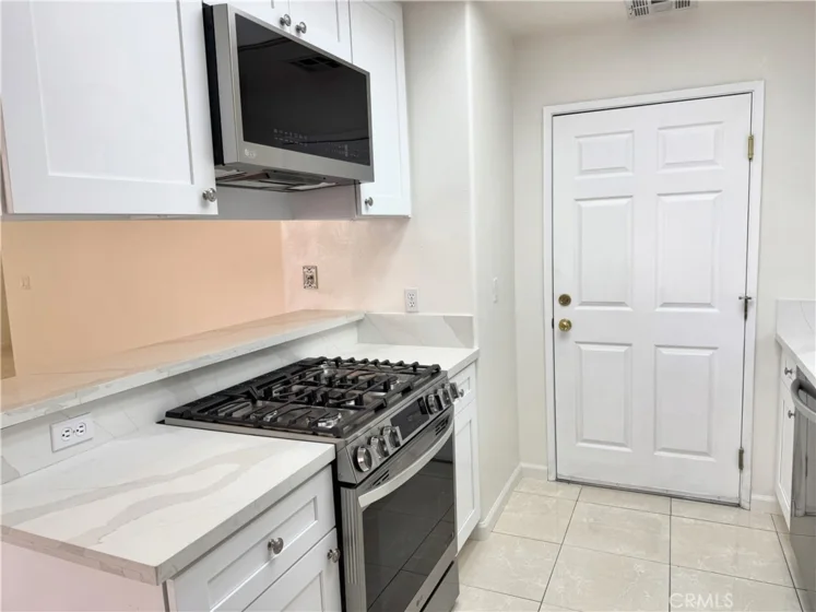 18319 Hart Street #3 photo 8