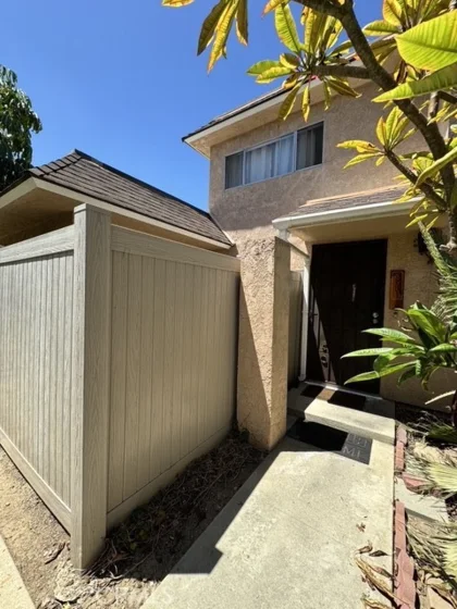 831 Las Lomas Drive photo 2