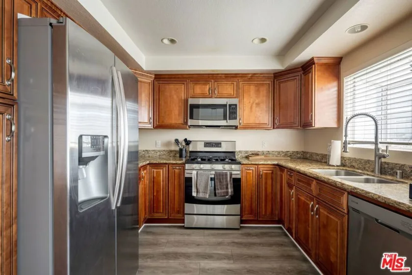 154 N Meridith Avenue #7 photo 8
