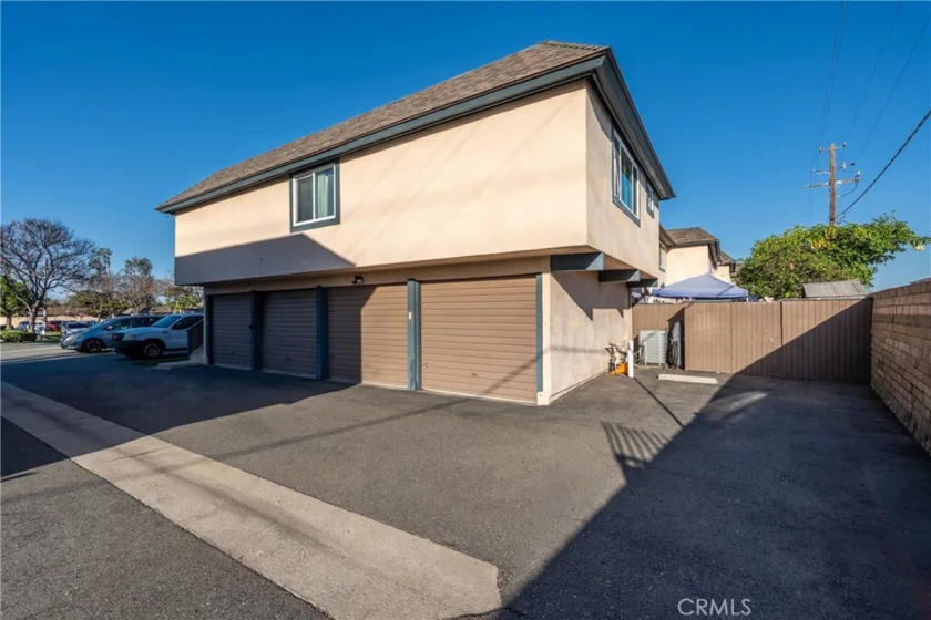1143 S Clifpark photo 4