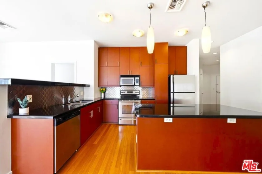 3810 Wilshire Boulevard #605 photo 13