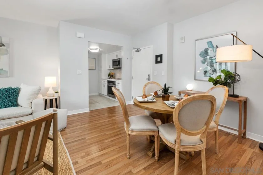 425 W Beech Street #613 photo 1