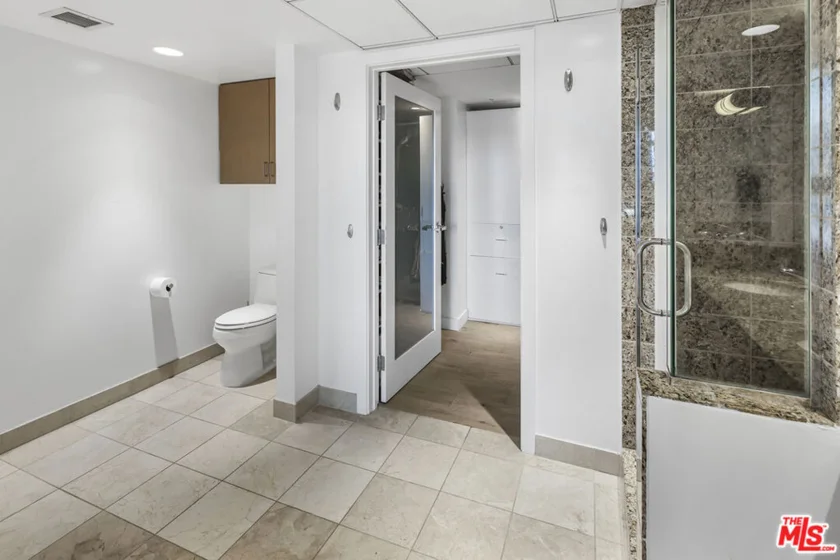 13700 Marina Pointe Drive #1620 photo 27