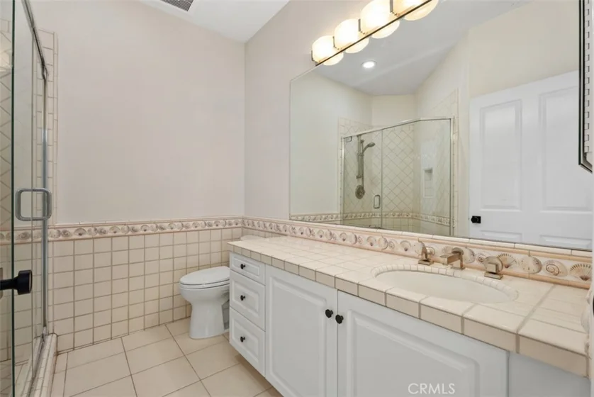 2600 Newport photo 29