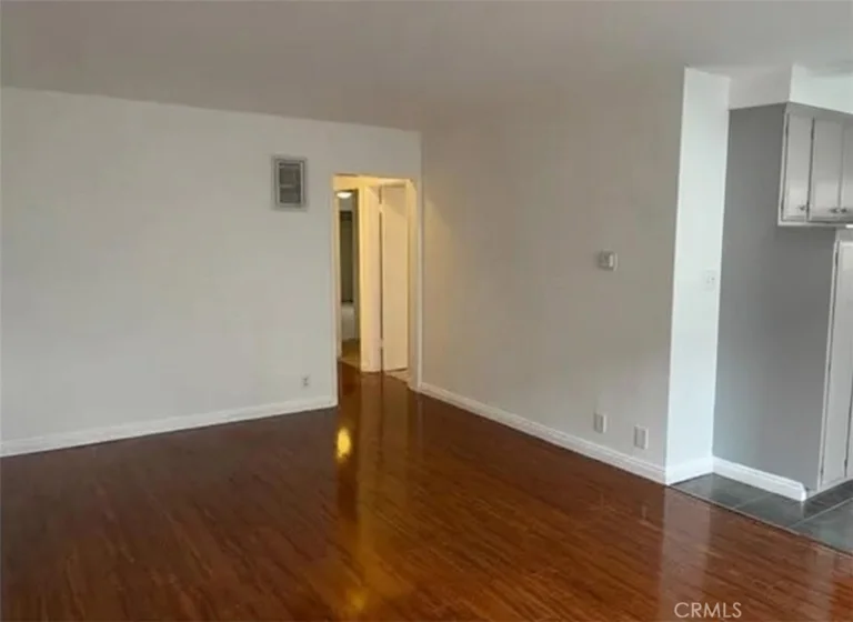 951 N Gardner #6 photo 8