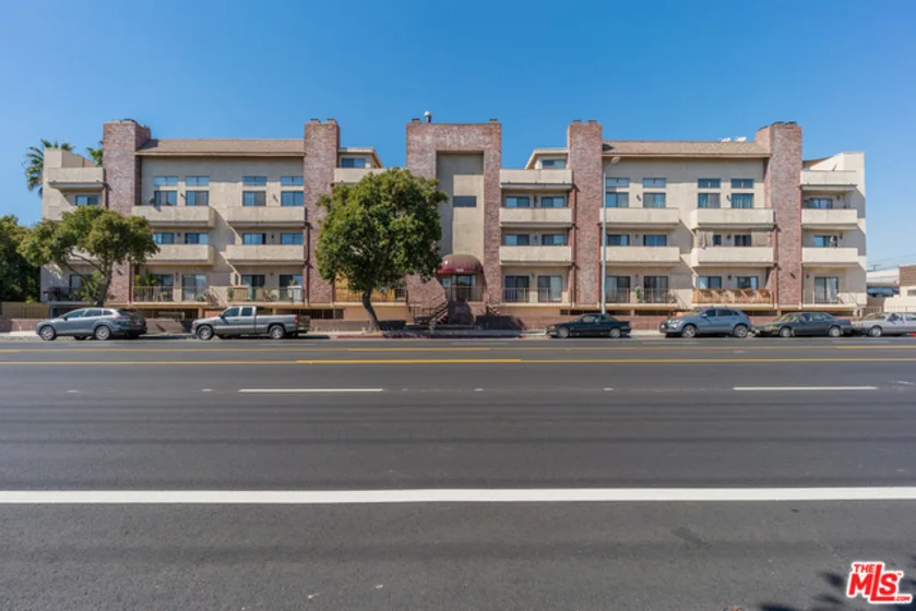 7515 Winnetka Avenue #302 photo 1