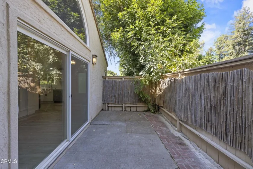 22330 Victory Boulevard #604 photo 10