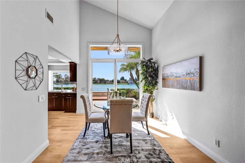 70 Fairlake photo 13