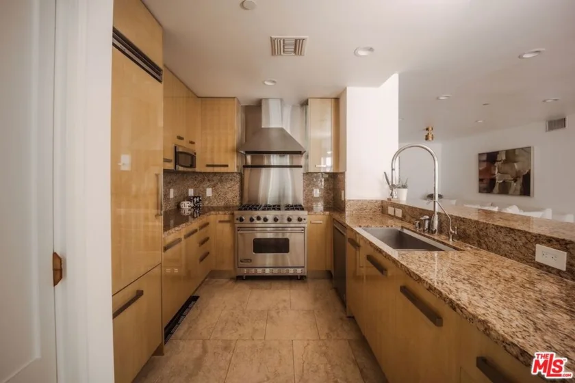 447 N Doheny Drive #104 photo 8