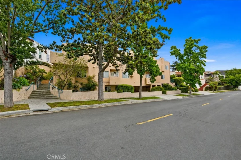 1158 W 11th Street #J photo 34