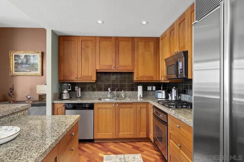 700 W Harbor #1205 photo 18