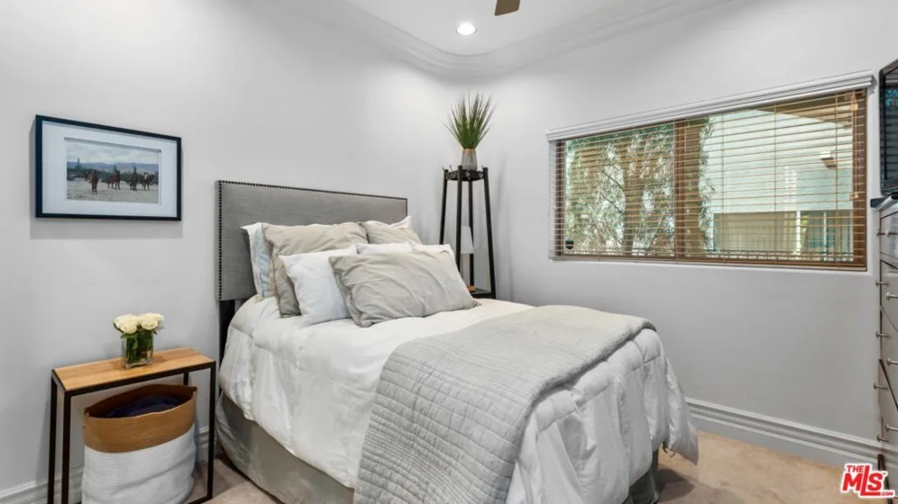 11582 Moorpark Street #104 photo 17
