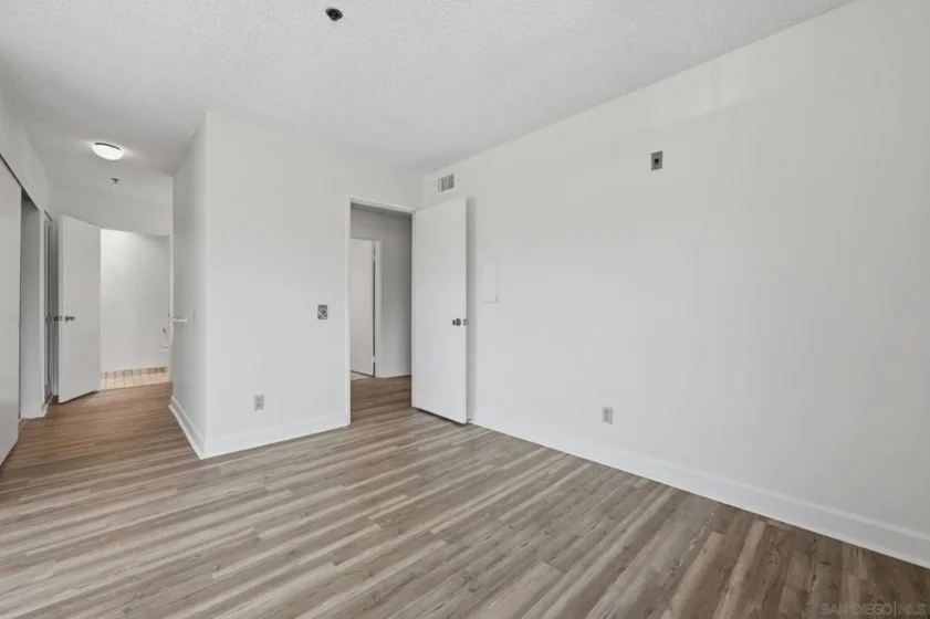 5649 Lake Park #301 photo 29