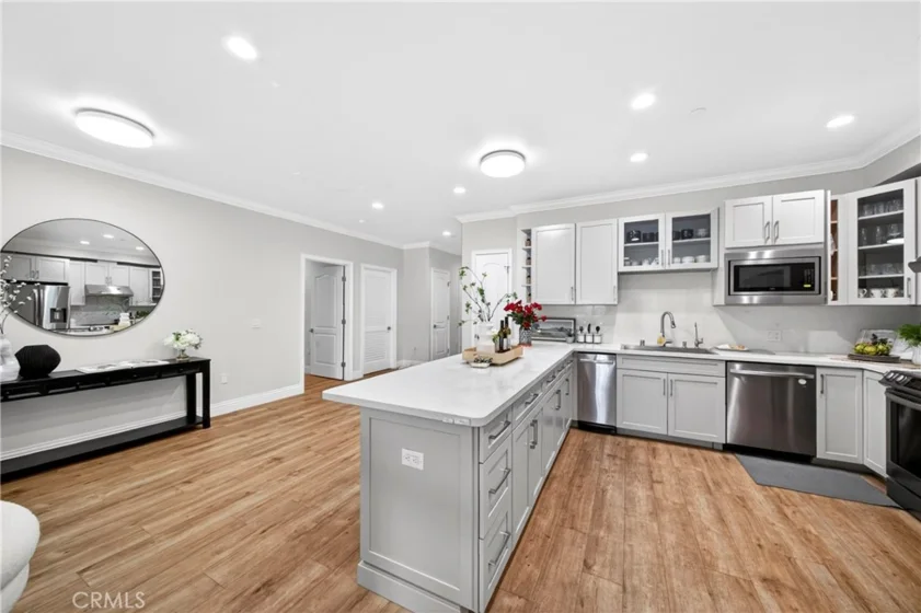 944 S Serrano Avenue #306 photo 39