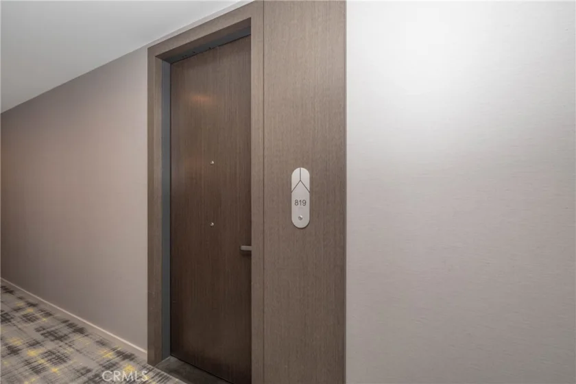 877 Francisco Street #819 photo 2