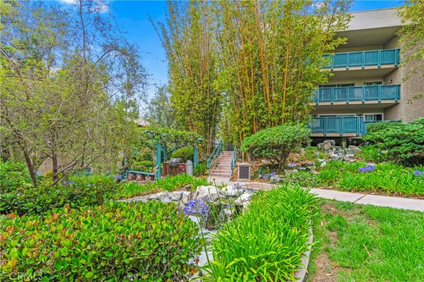 564 N Bellflower #116 photo 33