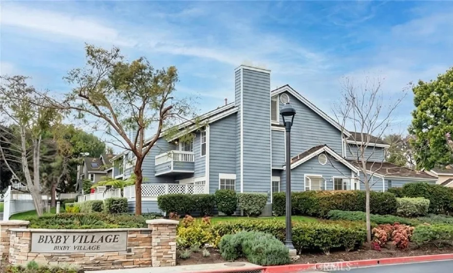 421 Burlington Court #101 photo 1