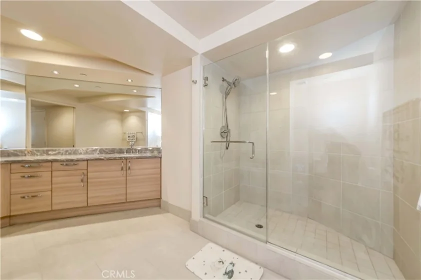13650 Marina Pointe Drive #1506 photo 17