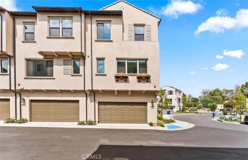 100 Pickwick Lane photo 31