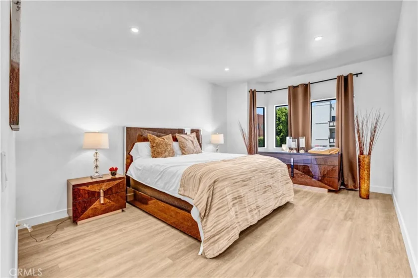 17914 Magnolia Boulevard #210 photo 14