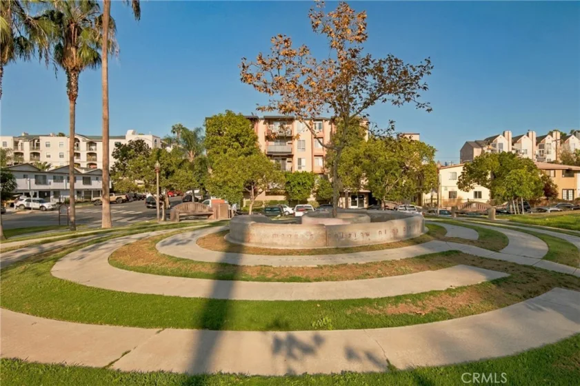 460 Golden Avenue #320 photo 23