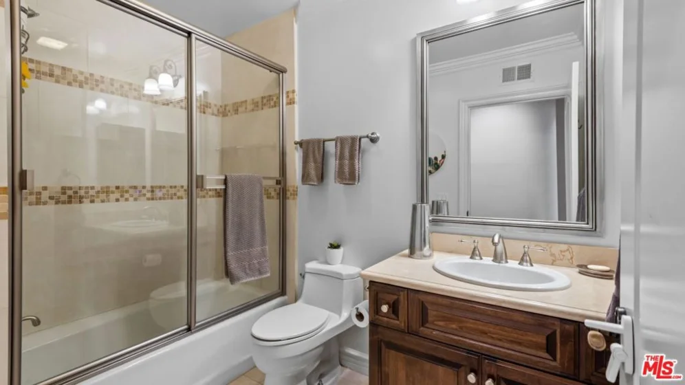 11582 Moorpark Street #104 photo 18