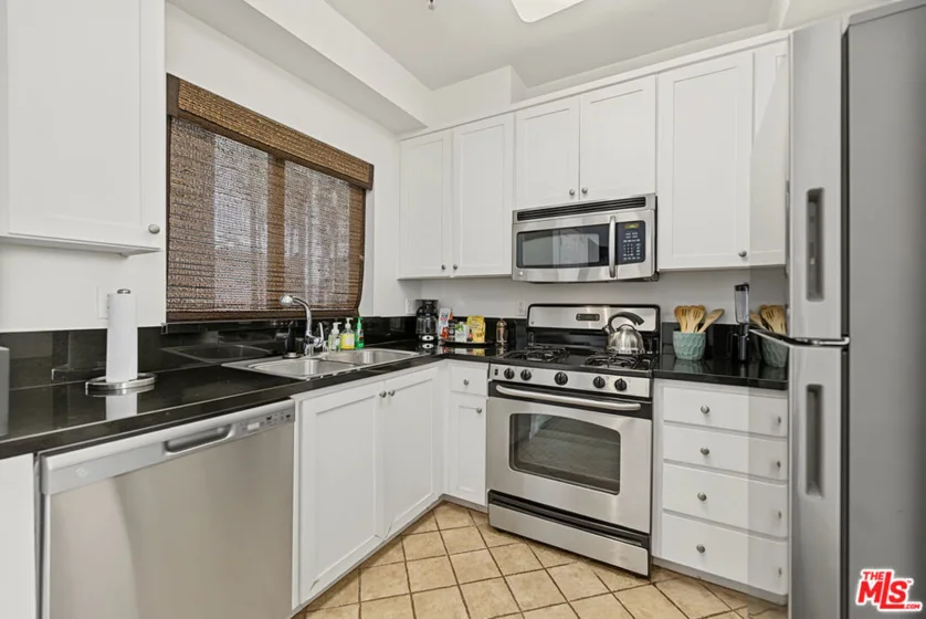 6038 Carlton Way #305 photo 6