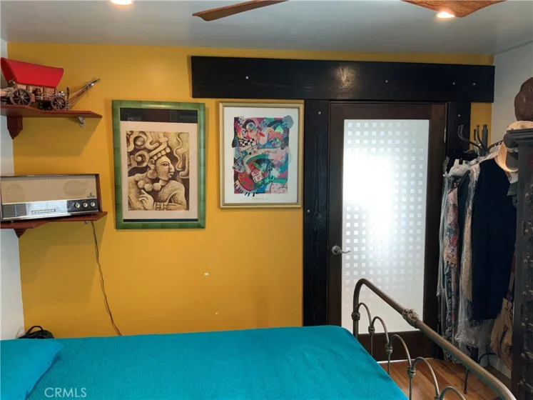 409 Burchett #220 photo 19