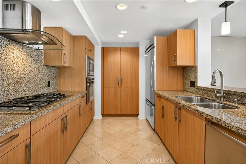 13650 Marina Pointe Drive #609 photo 17