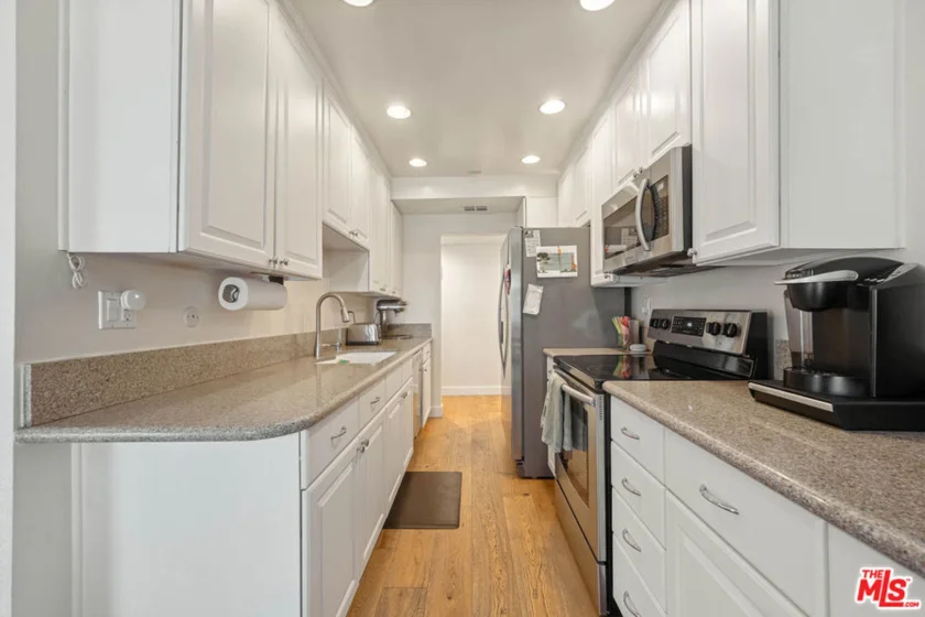 1515 S Beverly Drive #201 photo 21