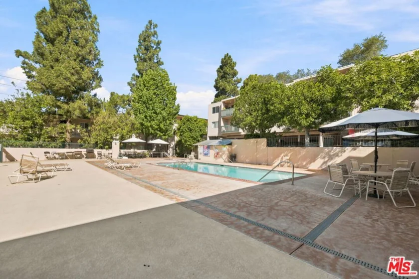 2940 N Verdugo Road #213 photo 18