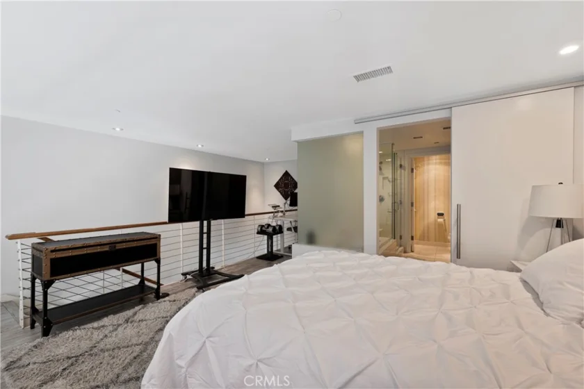 1100 Wilshire Boulevard #1707 photo 32
