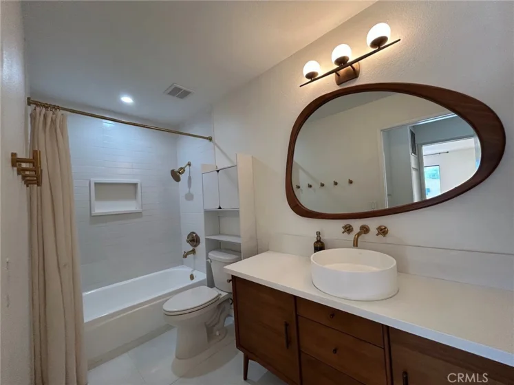 5036 Echo Street #201 photo 2
