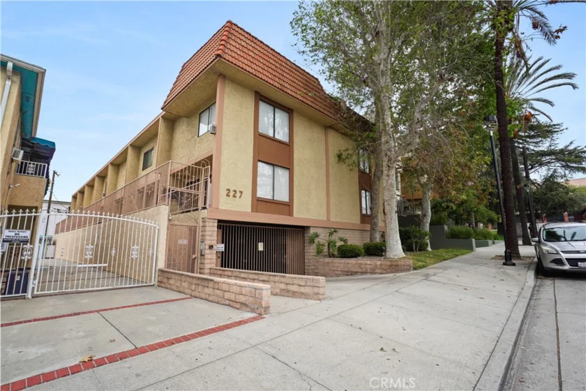 227 E Burbank #C photo 36