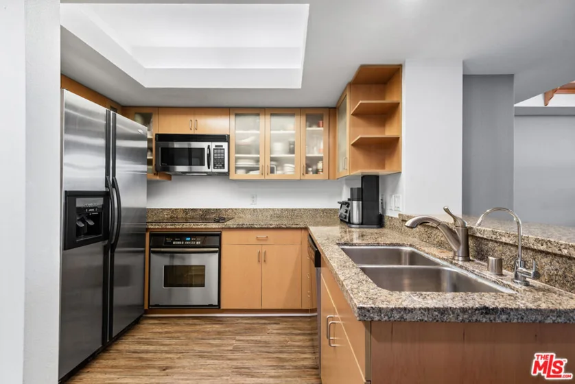 13700 Marina Pointe Drive #1520 photo 7