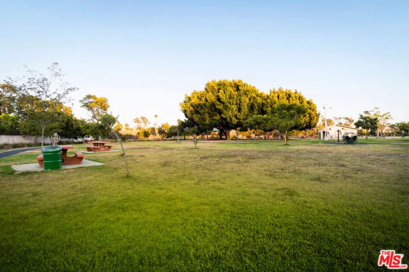 4658 Don Lorenzo Drive #E photo 27